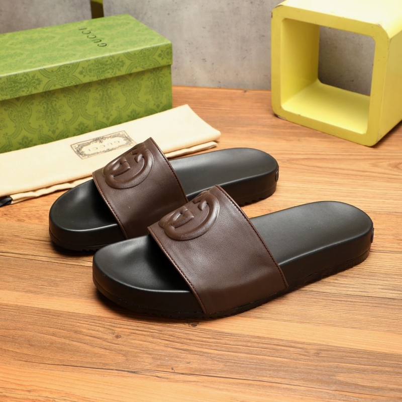 G*u*i slippers